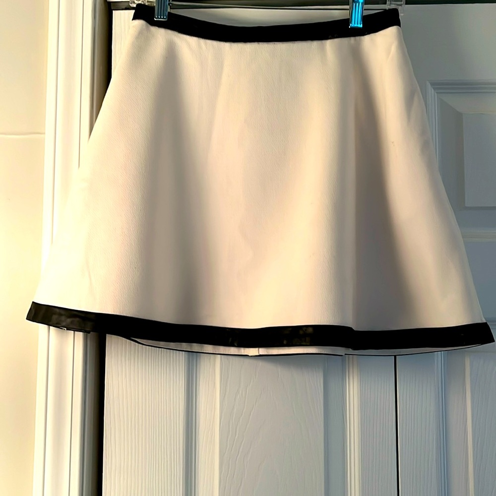 Banana Republic winter white wool and black leather trimmed mini skirt
